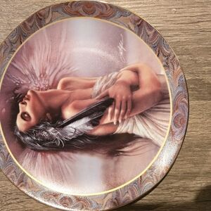 Decorative Plate with Artistic Design